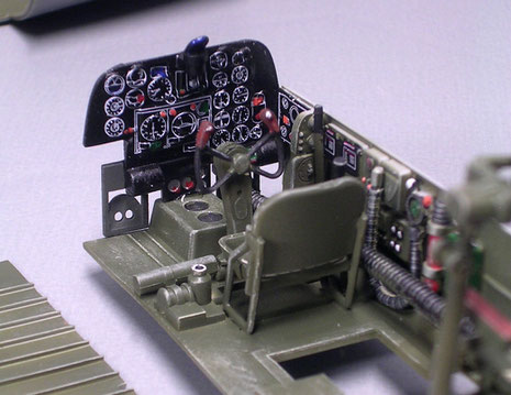 Pilotencockpit mit Instrumententafel als Decal.