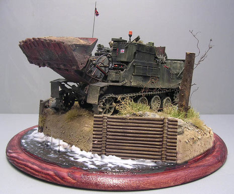 Das filigrane Modell wurde auf eine kleine Diorama-Platte gesetzt, um den CET aktiv bei Erdarbeiten zu zeigen.