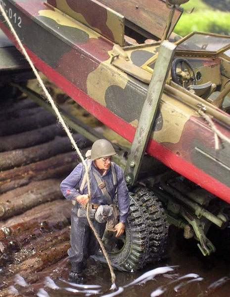 Durch die schräge Uferböschung ist es nun leicht, das Boot vom Trailer zu ziehen.