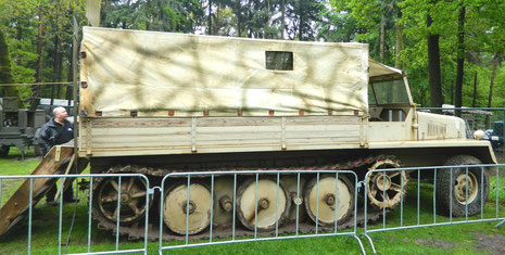 Outdoor-Kino im schweren Wehrmachtsschlepper-so nah kommt man an die Originale!