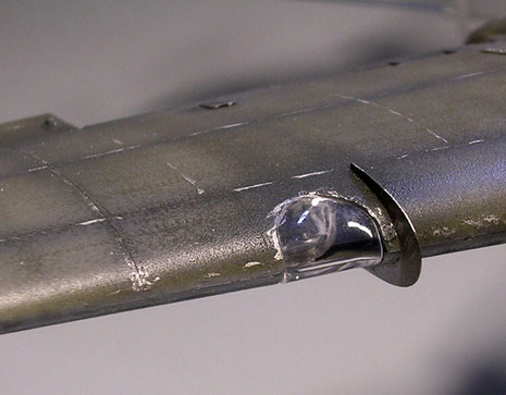 Details wie Landescheinwerfer werten das Modell immens auf.