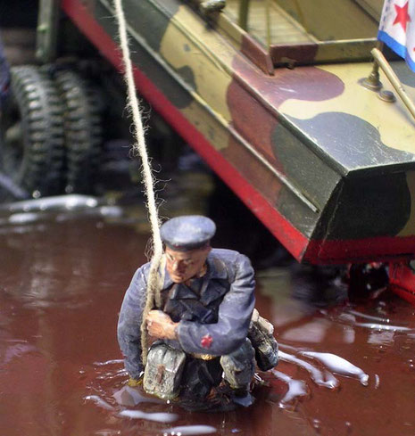 Sowjetische Marineinfanteristen mit dem Roten Stern auf den Ärmeln.