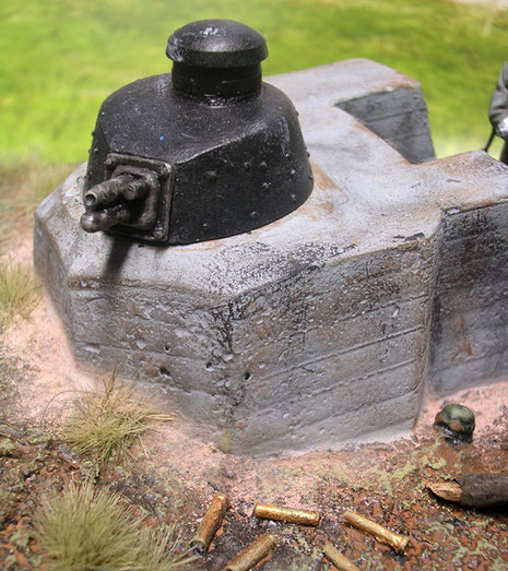 FT-17 Turm mit 37mm Hülsen im Bodenbereich.