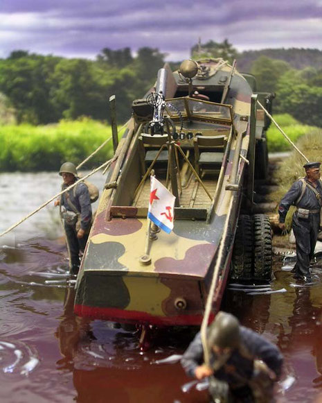 Hier man gut sehen, wie das getarnte Boot mit der Umgebung verschmilzt.