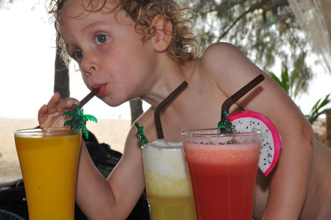 mmh - frischer Mango-, Ananas- und Wassermelonensaft!