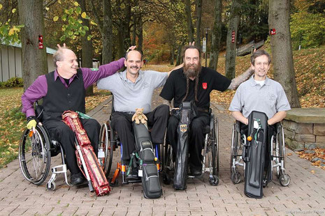 Errang zwei Titel und einen zweiten Rang: Tankred Volkmer (Zweiter von links). Der Rollstuhlfahrer aus Althütte verwies Peter Rupprecht (links), Jochen Schuler und seinen PBC-Vereinskollegen Volker Weiß (rechts) zweimal auf die Plätze. Foto: Touch Magazin