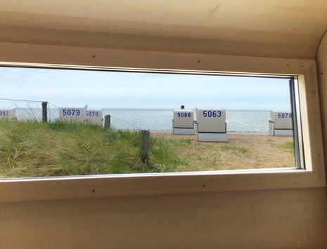 Einen Nordsee-Panoramablick von der Korbsauna aus genießen.