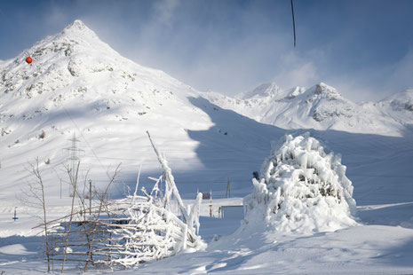 Ice-Stupas an der Talstation Diavolezza - © Foto: Mayk Wendt