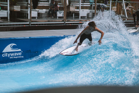 Bei den Männern holte sich erneut Lenny Weinhold (22) den Sieg und verteidigte somit den Titel des letzten Continental Surf Cups.