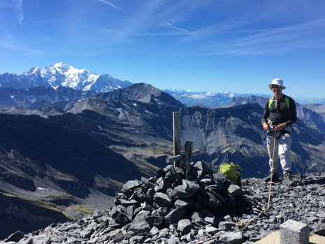 Adrian au sommet du Tenneverge, après une superbe traversée des Glaciers du Ruan et de Prazon depuis le Refuge de La Vogealle. Une journée vraiment magique en montagne !
