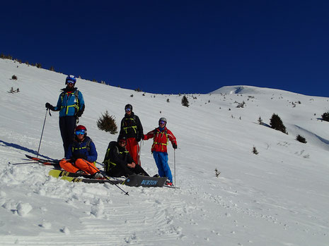 Pause pour l'équipe sous la Pointe de Chéserys