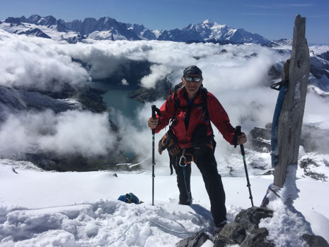 Graham au sommet du Grand Ruan, une des montagnes sauvages du Haut-Giffre