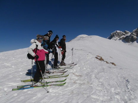 Marine, Lisa, Samuel, Valentin et Loup sur l'arête sommitale de Bostan