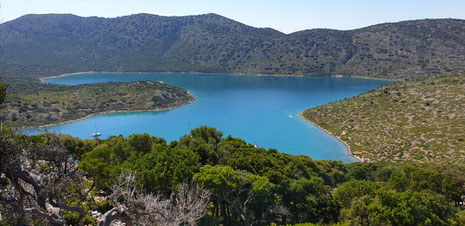 Die Bucht Planitis im Norden von Kyra Panagia