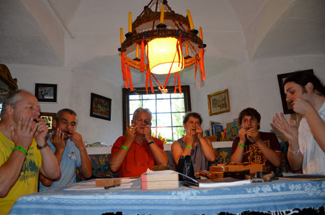 Maultrommelkurs 2012 im Rahmen der 1. Feldegger Obertontage (Wolf Janscha rechts)