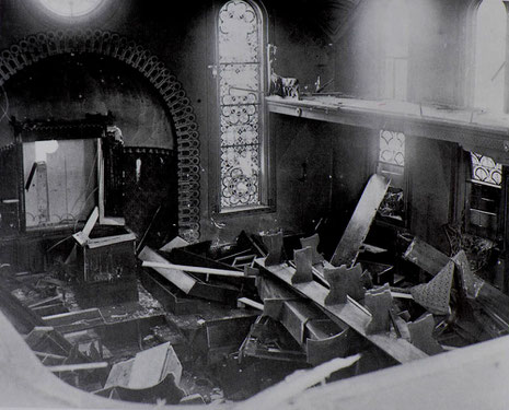 Zerstörter Innenraum der Hechinger Synagoge 1938, Foto: www.foto-keidel.de - Aus: Manuel Werner: Die Juden in Hechingen als religiöse Gemeinde, ZHG 21/1985