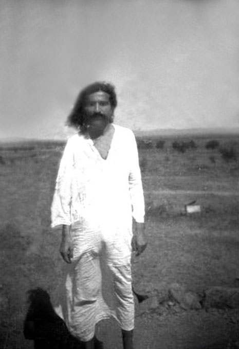 1930 : Meher Baba photographed by Paul Brunton at Meherabad, India