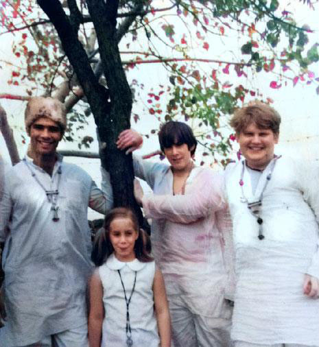 1969 : India ( R - L ) Raphael Rudd, Gregg Rosen, Leslie Rosen & Unknown . Photo courtesy of Gregg Rosen