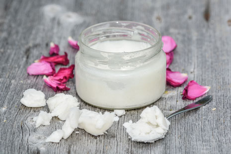 huile de coco, bienfaits huile de coco, cosmetiques huile de coco, huile de coco cheveux, huile de coco ongles, huile de coco peau, huile de coco rasage, huile de coco vegan