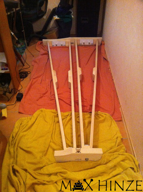 Endstücke mit Klangplattenträgern zusammengesetzt, Max Hinze selbst gebautes Marimba selbstgebautes Marimbaphon DIY