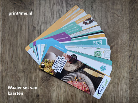 kaarten-waaier-zwarte-schroef