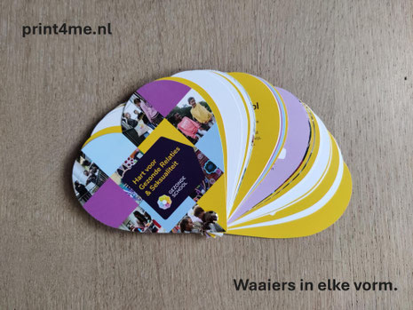 kaarten-waaier-zwarte-schroef