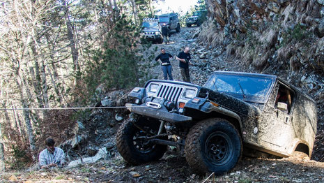 Bergung Jeep YJ im Epiros Gebirge Griechenland mit Dyneema Windenseil