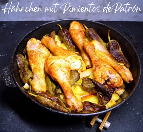 Hähnchenschenkel mit Kartoffeln und Pimientos de Patrón ganz einfach im Backofen gegart