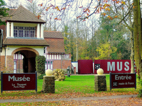 L'entrée du musée du Touquet-Paris-Plage, musée national d'arts