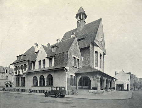 Le nouvel hôtel des postes construit à la place de l'ancienne église St André, entre la rue de Metz et la rue de Paris