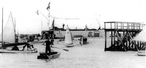 1934 - la péniche qui composait le premier bâtiment du Club Nautique du Touque