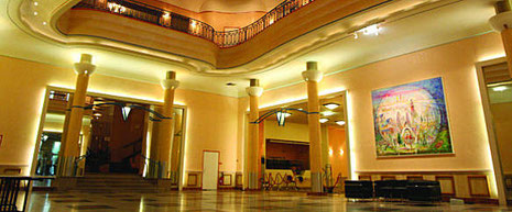 Le hall prestigieux du palais des congrès