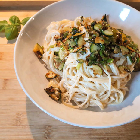 Zitronenspaghetti in der One-Pot-Art zubereitet