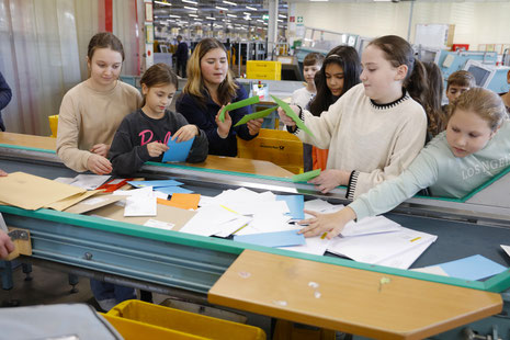 An der Sortiermaschine - welchen Weg läuft ein Brief? (Bild: Foto Georg/BSO)