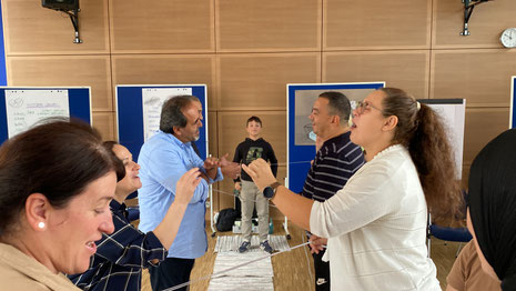 grenzWERTIG. Wer überzeugt wen, über die Grenze zu steigen? Zum Abschluss der vieteiligen Seminarreihe gehen die Diesterweg-Familien an ihre Grenzen. Nicht nur bildlich gesprochen. (Bild: BSO)