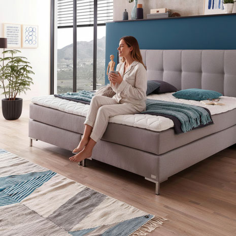 Der Ratgeber zum Boxspringbett 200x200 grau erklärt Grautöne, Proportionen, Matratze und Topper, dazu Pflege und sinnvolle Ausstattung für Paare.