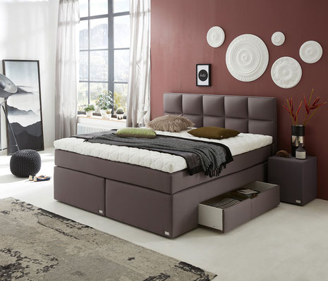 Das Boxspringbett 140x200 mit Bettkasten bietet stilvollen Komfort und schafft praktischen Stauraum für kleine Räume, Gästezimmer und moderne Apartments.