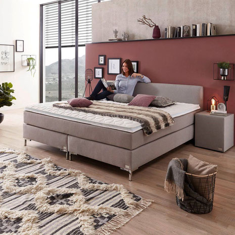 Ein Boxspringbett mit Kopfteil 90 cm bietet modernen Schlafkomfort und stilvolles Design auf wenig Raum, ideal für kleine Schlafzimmer und Gästezimmer.