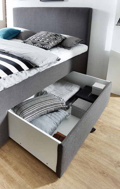 Das Boxspringbett Salzburg 180x200 cm in elegantem Grau vereint stilvolles Design, hohen Komfort und individuelle Optionen für das perfekte Schlafzimmer.