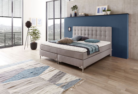 Das Boxspringbett Wien mit Gel-Topper vereint elegantes Design in edlem Grau, individuelle Konfiguration und höchsten Schlafkomfort bei geprüfter Qualität.