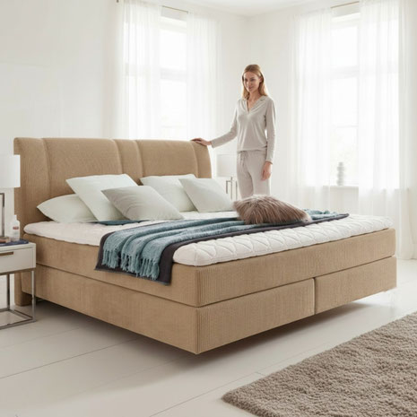 Das Boxspringbett 200x200 cm in Cord braun lässt sich passend konfigurieren, mit Komfort, Kopfteil und Topper für Paare mit viel Platz.
