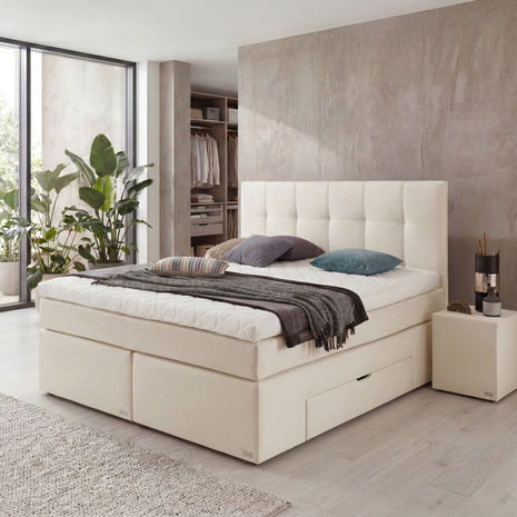 Boxspringbett oder klassisches Bett? Der Vergleich zeigt, was den Rücken besser entlastet und worauf bei Matratze, Härtegrad und Aufbau zu achten ist.