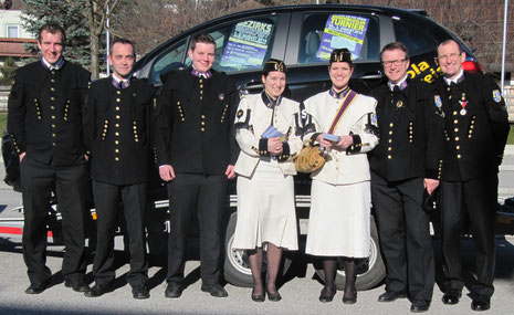 Abordnung der Knappenmusikkapelle bei der Generalversammlung des Tiroler Blasmusikverbandes: ObmStv. Michael Egger, Martin Egger, Peter Egger, Maria Gianmoena, Nathalie Brunner, Obm Hannes Laner, Kpm Max Egger (v.l.)