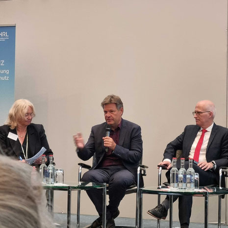 Podiumsdiskussion u.a. mit Robert Habeck und Peter Tschentscher, moderiert von Kerstin von Stürmer
