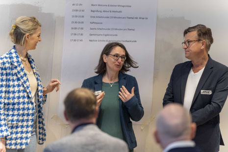 Christin Siegesmund von Food Lab lädt Arne Platzbecker (SPD) und mich aufs Podium ein bei einer der Zukunftswerkstätten Food Cluster