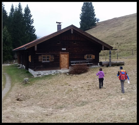 Schmucke Berghütte in wunderschöner Landschaft: Die Lexenalm