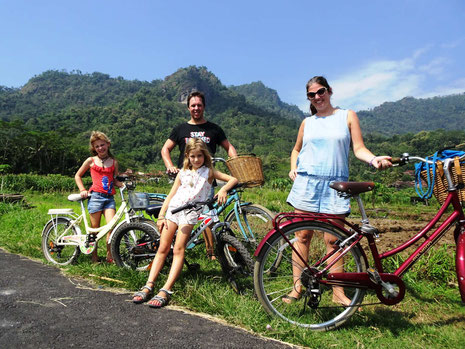 Fietstocht op Java in Indonesie dichtbij de Borobudur tempel