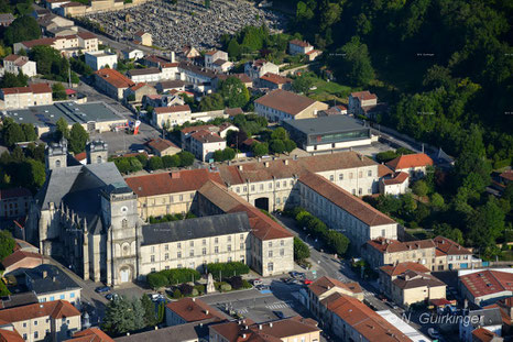 Vue aérienne de l'abbaye bénédictine Saint-Michel de Saint-Mihiel Meuse Lorraine France