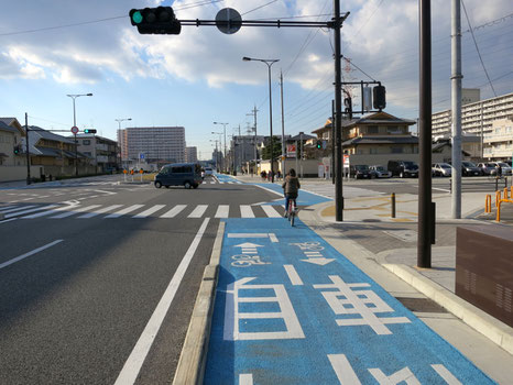 万博外周道路　自転車を置き去りにした自転車道改修（後編）