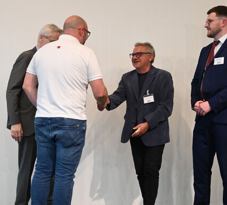 Persönliche Gratulation durch alle drei Vertreter